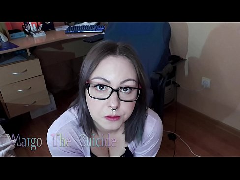 ❤️ 性感的眼镜女孩在镜头前深深地吸吮假阳具 ️ Quality sex️❤